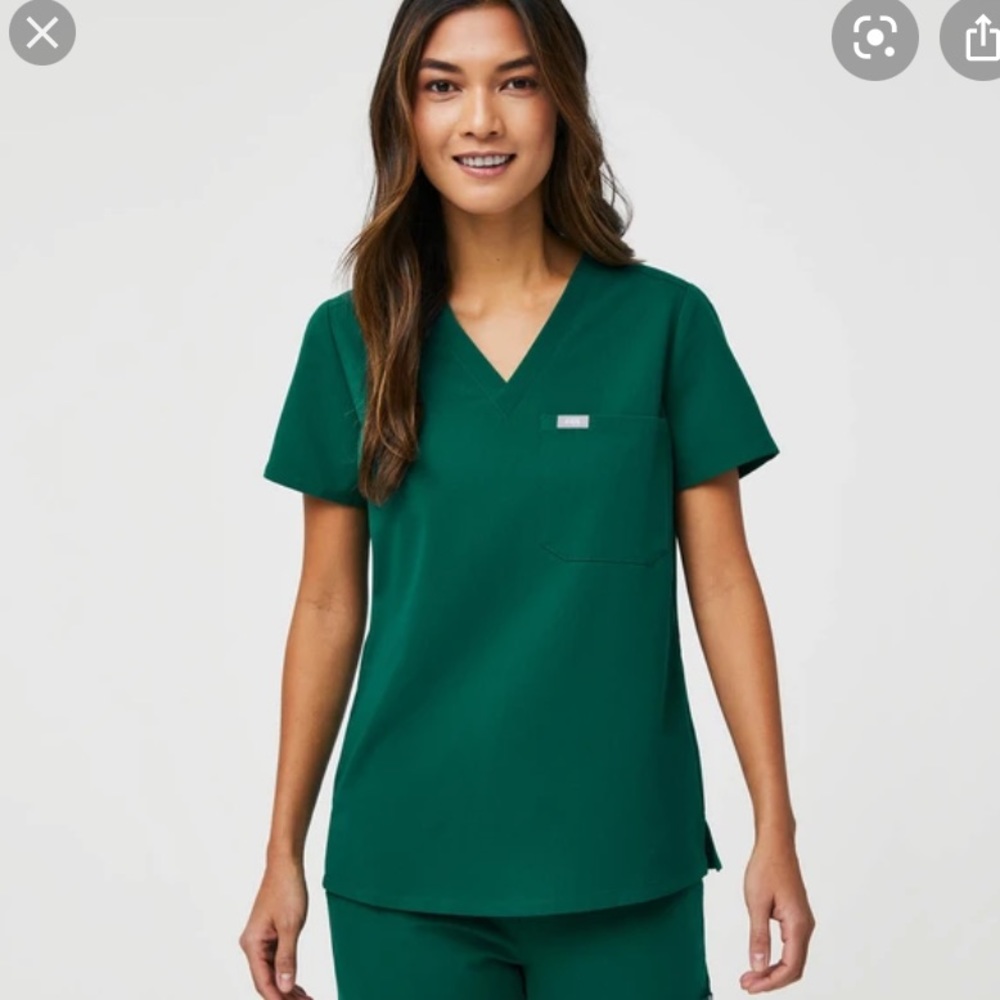 Figs hunter green Catarina top